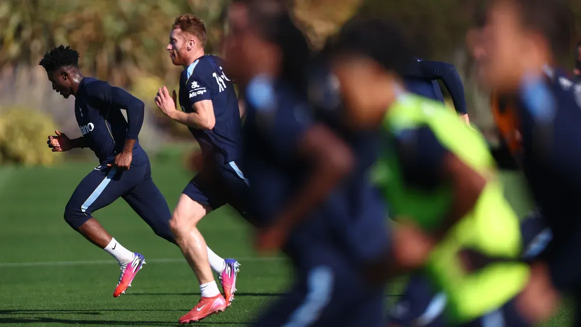 Spurs players running during training